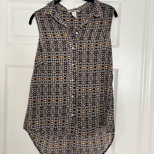 H&M pattern button down sleeveless shirt